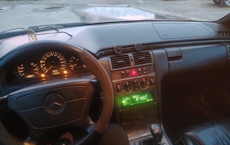 Mercedes-Benz E-Класс, 1998 год, 290 000 рублей, 4 фотография