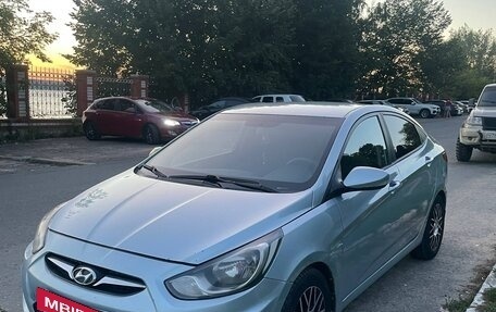 Hyundai Solaris II рестайлинг, 2011 год, 700 000 рублей, 6 фотография
