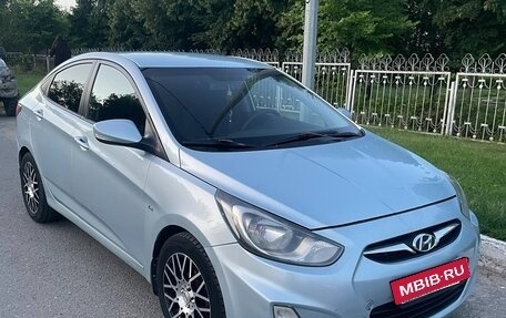 Hyundai Solaris II рестайлинг, 2011 год, 700 000 рублей, 5 фотография