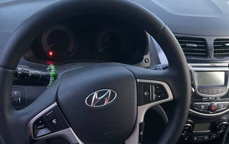 Hyundai Solaris II рестайлинг, 2011 год, 700 000 рублей, 9 фотография