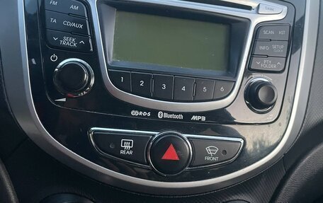 Hyundai Solaris II рестайлинг, 2011 год, 700 000 рублей, 10 фотография