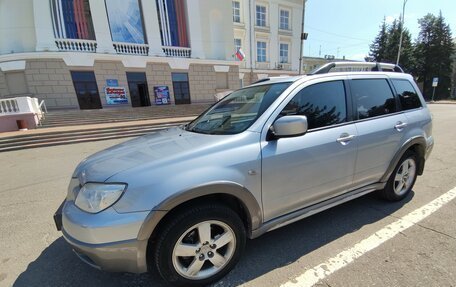 Mitsubishi Outlander III рестайлинг 3, 2005 год, 700 000 рублей, 2 фотография