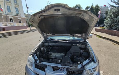 Mitsubishi Outlander III рестайлинг 3, 2005 год, 700 000 рублей, 12 фотография