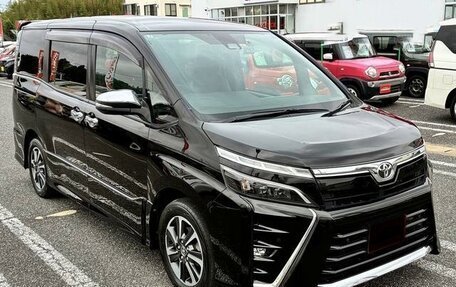 Toyota Voxy III, 2021 год, 1 890 000 рублей, 1 фотография