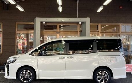 Toyota Voxy III, 2021 год, 1 873 000 рублей, 6 фотография