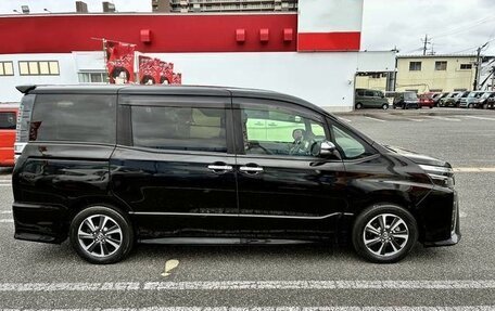 Toyota Voxy III, 2021 год, 1 890 000 рублей, 9 фотография
