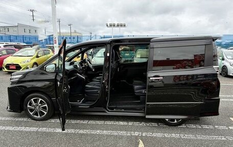 Toyota Voxy III, 2021 год, 1 890 000 рублей, 5 фотография