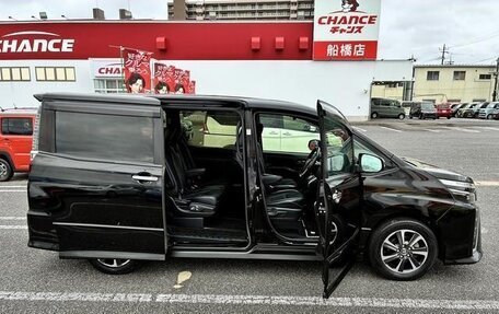 Toyota Voxy III, 2021 год, 1 890 000 рублей, 10 фотография