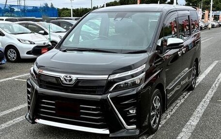 Toyota Voxy III, 2021 год, 1 890 000 рублей, 3 фотография