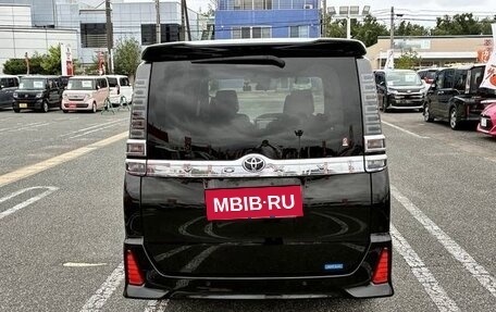 Toyota Voxy III, 2021 год, 1 890 000 рублей, 7 фотография