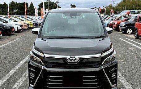 Toyota Voxy III, 2021 год, 1 890 000 рублей, 13 фотография