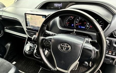 Toyota Voxy III, 2021 год, 1 890 000 рублей, 15 фотография