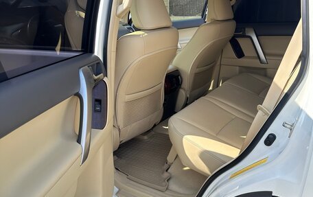 Toyota Land Cruiser Prado 150 рестайлинг 2, 2016 год, 4 200 000 рублей, 13 фотография