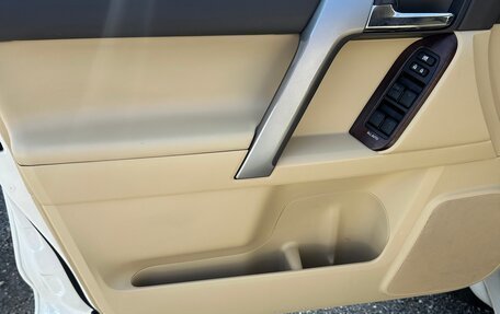 Toyota Land Cruiser Prado 150 рестайлинг 2, 2016 год, 4 200 000 рублей, 19 фотография