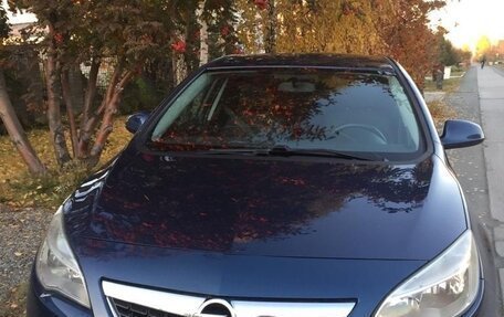 Opel Astra J, 2011 год, 850 000 рублей, 1 фотография