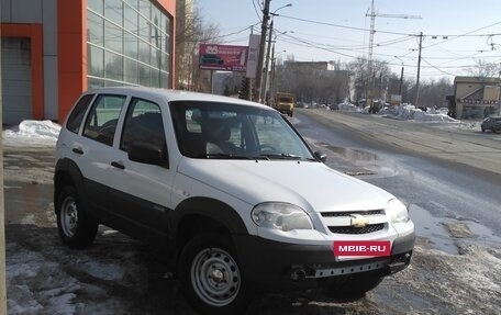 Chevrolet Niva I рестайлинг, 2016 год, 580 000 рублей, 3 фотография