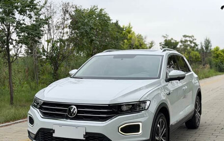 Volkswagen T-Roc I, 2022 год, 1 690 000 рублей, 1 фотография