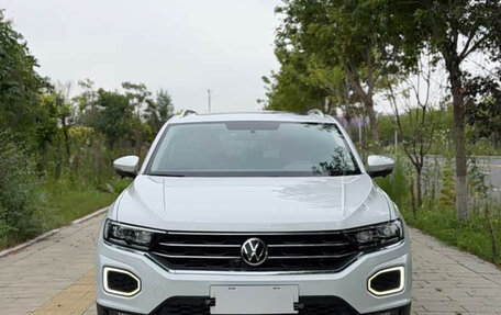 Volkswagen T-Roc I, 2022 год, 1 690 000 рублей, 2 фотография