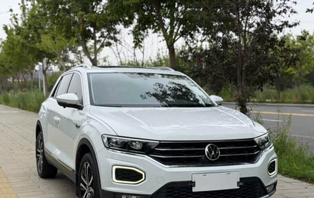 Volkswagen T-Roc I, 2022 год, 1 690 000 рублей, 3 фотография