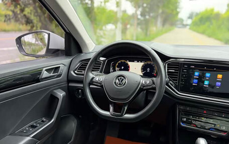 Volkswagen T-Roc I, 2022 год, 1 690 000 рублей, 13 фотография