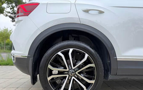 Volkswagen T-Roc I, 2022 год, 1 690 000 рублей, 18 фотография