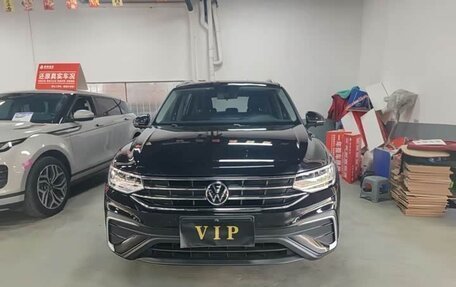 Volkswagen Tiguan II, 2023 год, 2 310 000 рублей, 2 фотография