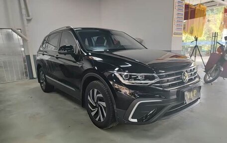 Volkswagen Tiguan II, 2023 год, 2 310 000 рублей, 3 фотография