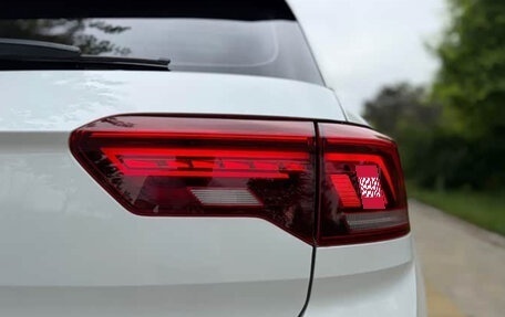 Volkswagen T-Roc I, 2022 год, 1 690 000 рублей, 22 фотография