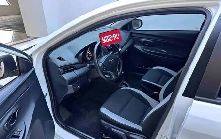 Toyota Yaris, 2022 год, 1 280 111 рублей, 12 фотография