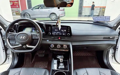 Hyundai Elantra, 2023 год, 1 410 500 рублей, 8 фотография