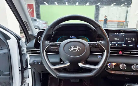 Hyundai Elantra, 2023 год, 1 410 500 рублей, 9 фотография