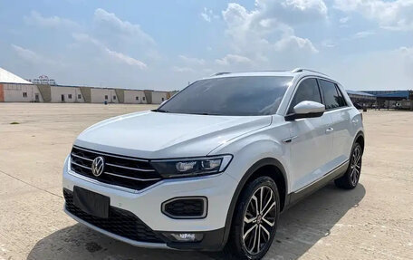 Volkswagen T-Roc I, 2023 год, 1 750 000 рублей, 3 фотография