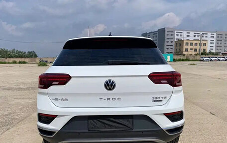 Volkswagen T-Roc I, 2023 год, 1 750 000 рублей, 5 фотография