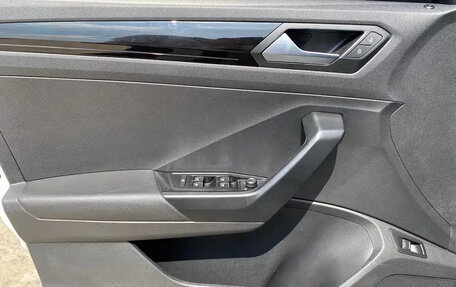 Volkswagen T-Roc I, 2023 год, 1 750 000 рублей, 10 фотография