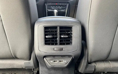 Volkswagen T-Roc I, 2023 год, 1 750 000 рублей, 21 фотография