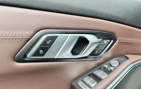BMW 3 серия, 2023 год, 3 300 000 рублей, 13 фотография