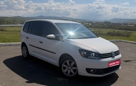 Volkswagen Touran III, 2011 год, 1 060 000 рублей, 1 фотография