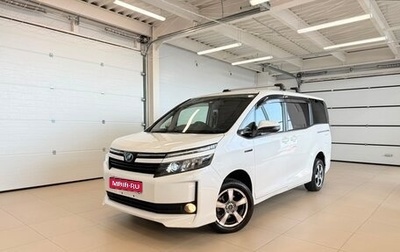 Toyota Voxy III, 2015 год, 1 799 000 рублей, 1 фотография