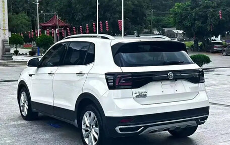 Volkswagen T-Cross I, 2023 год, 1 650 000 рублей, 4 фотография