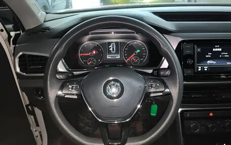 Volkswagen T-Cross I, 2023 год, 1 650 000 рублей, 11 фотография