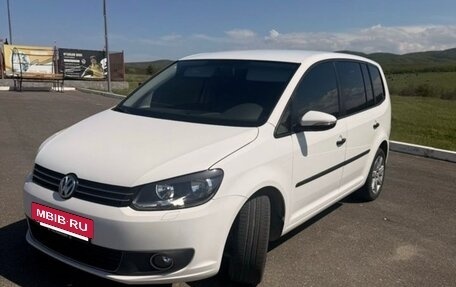 Volkswagen Touran III, 2011 год, 1 060 000 рублей, 4 фотография