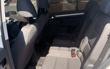 Volkswagen Touran III, 2011 год, 1 060 000 рублей, 8 фотография