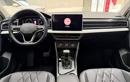 Volkswagen Tiguan II, 2023 год, 2 450 000 рублей, 13 фотография