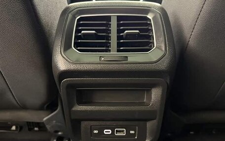 Volkswagen Tiguan II, 2023 год, 2 450 000 рублей, 16 фотография