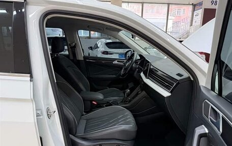 Volkswagen Tiguan II, 2023 год, 2 450 000 рублей, 11 фотография