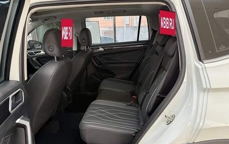 Volkswagen Tiguan II, 2023 год, 2 450 000 рублей, 9 фотография