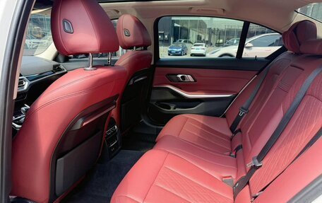 BMW 3 серия, 2022 год, 2 694 000 рублей, 9 фотография