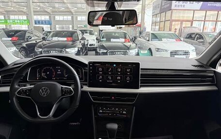 Volkswagen Tiguan II, 2023 год, 2 470 000 рублей, 8 фотография