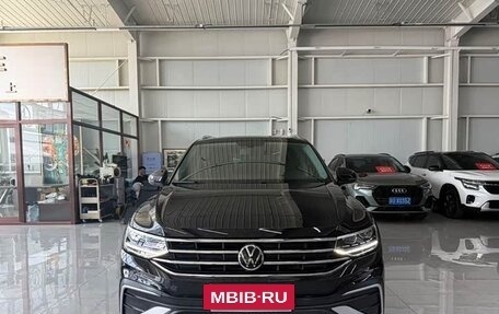 Volkswagen Tiguan II, 2023 год, 2 470 000 рублей, 2 фотография