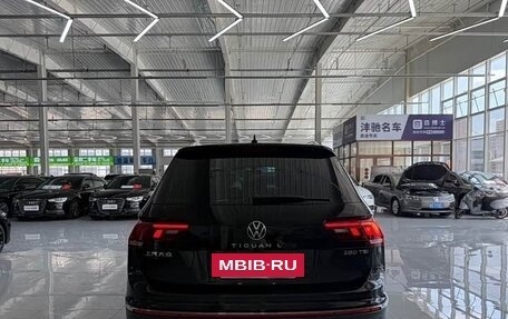 Volkswagen Tiguan II, 2023 год, 2 470 000 рублей, 5 фотография